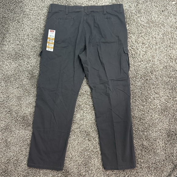 Wrangler Other - Wrangler Mens 42x32 Relaxed Fit Flex Cargo Pants Stretch Straight Gray NWT